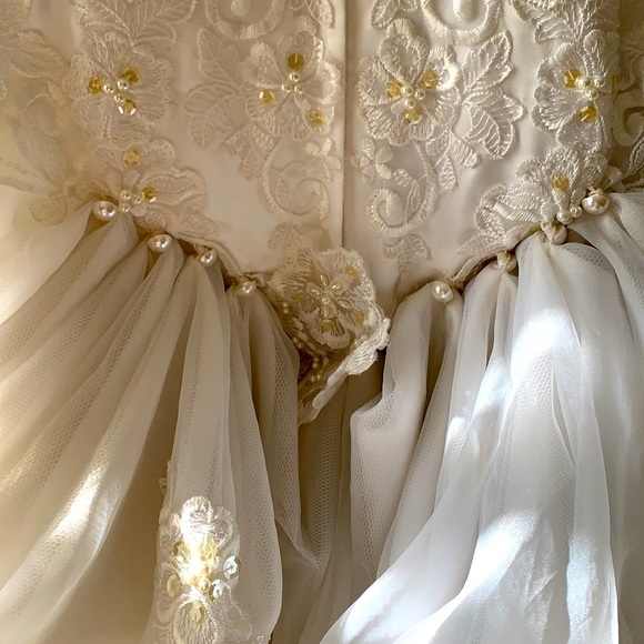 Wedding dress + veil! Wear as is or use the material to make your dream dress!💕 - Picture 4 of 14